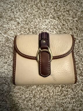 Dooney & Bourke wallet
